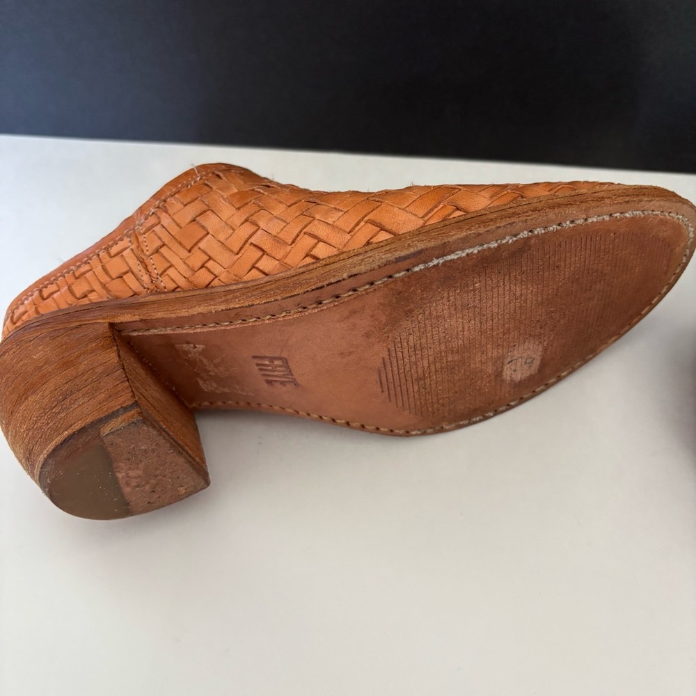 Women’s Frye Weaved Leather Mules Size 7B - Picture 9 of 13